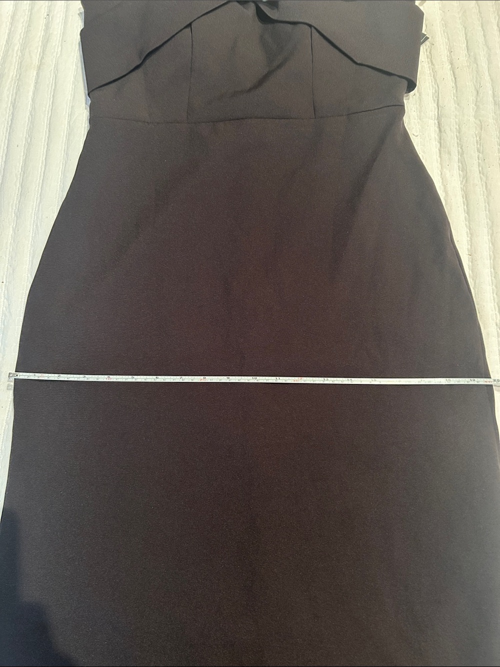 Elegant Black & White Off-Shoulder Evening Gown - Picture 13 of 14